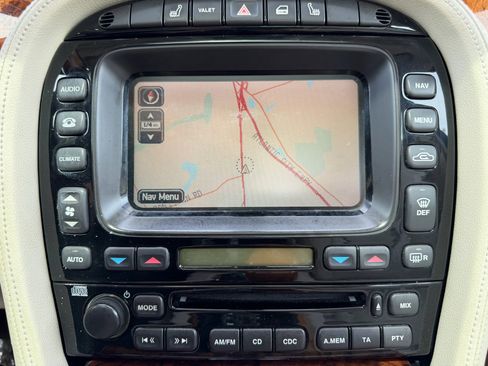 Used 2005 Jaguar XJ8 L image 18