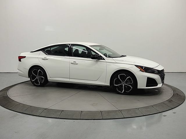 Used 2024 Nissan Altima 2.5 SR FWD image 9