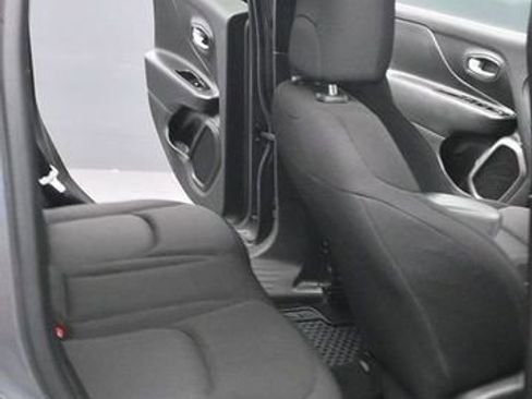 Used 2023 Jeep Renegade Latitude AWD/4WD image 12