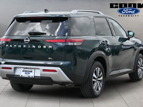 Used 2025 Nissan Pathfinder SL FWD image 3
