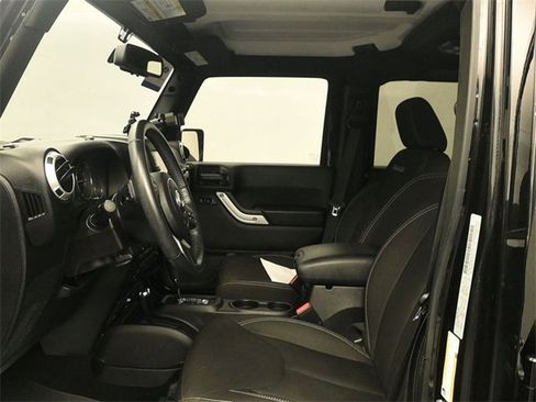 Used 2017 Jeep Wrangler Unlimited Sahara image 13