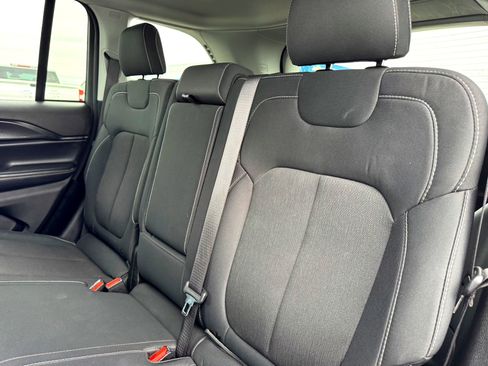 Used 2024 Jeep Grand Cherokee Laredo image 15