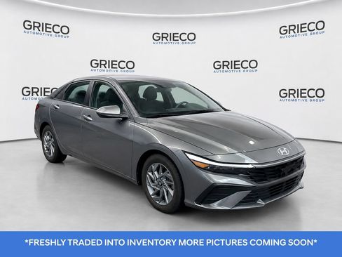 Used 2024 Hyundai Elantra SEL FWD image 1