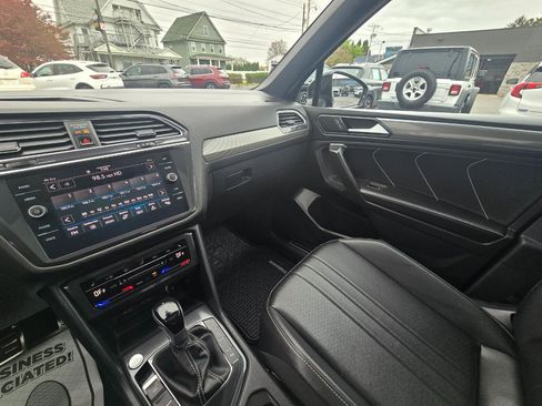 Used 2024 Volkswagen Tiguan SE R-Line AWD/4WD image 10