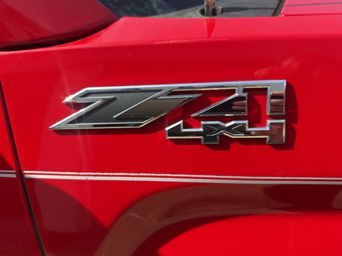 Used 2017 GMC Sierra 1500 SLT w/ Suspension Package, Off-Road AWD/4WD image 11