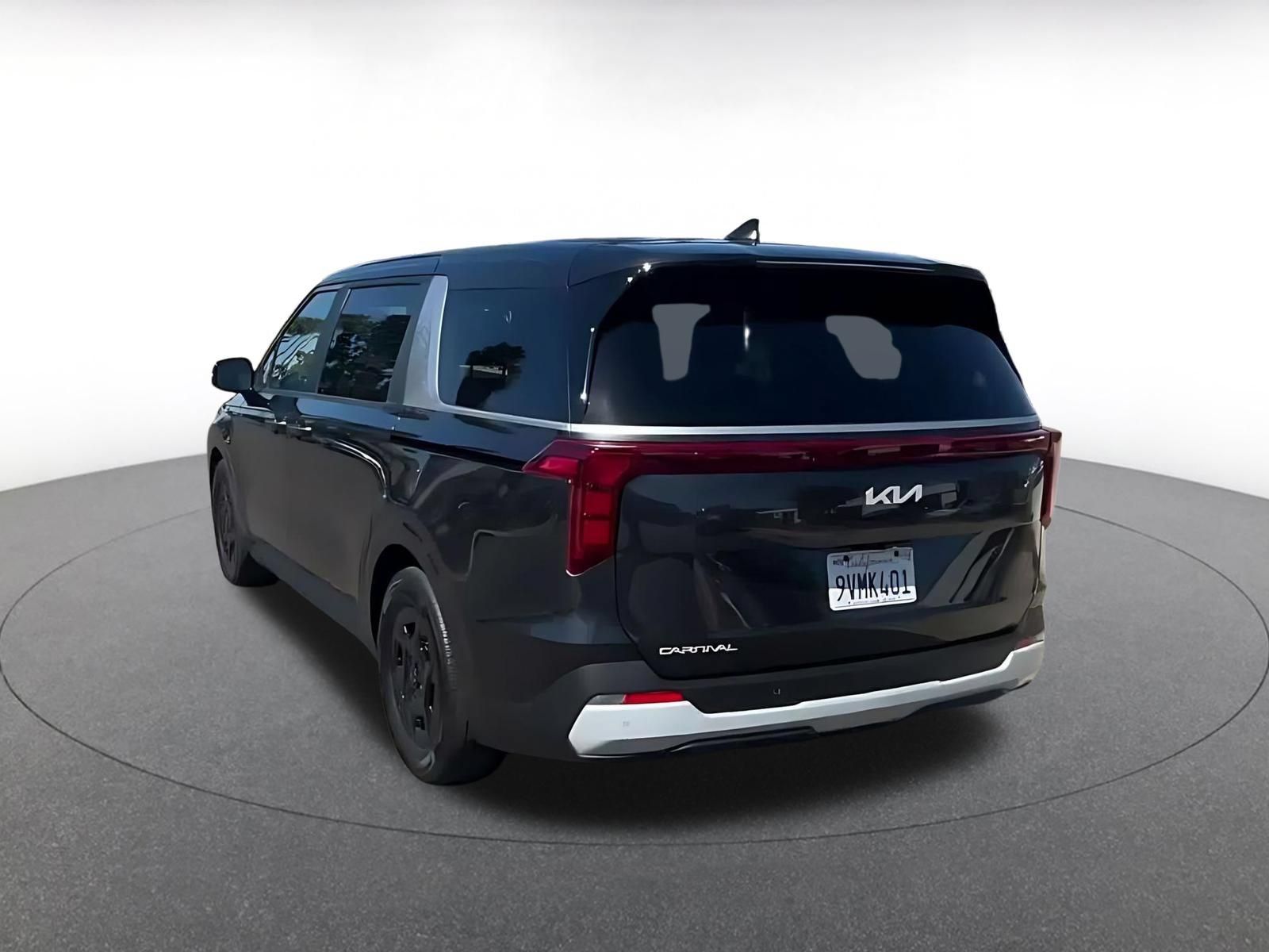 Used 2026 Kia Carnival FWD image 10
