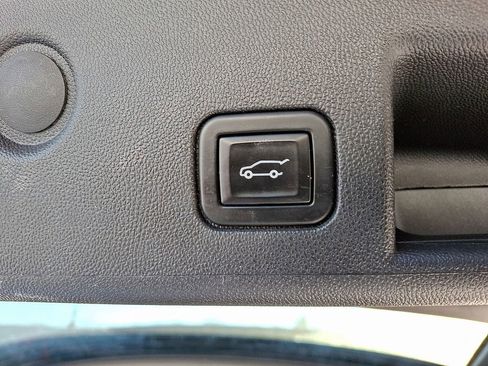 Used 2023 Chevrolet Equinox LT image 34