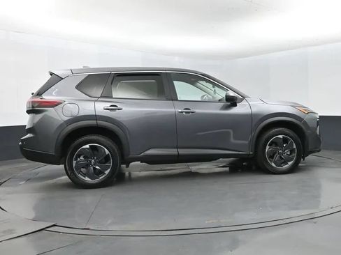 Used 2025 Nissan Rogue SV FWD image 4