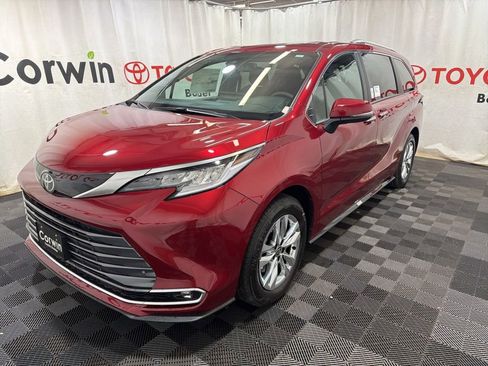 Used 2026 Toyota Sienna Limited AWD/4WD image 3