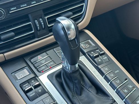 Used 2020 Porsche Macan S AWD/4WD image 22