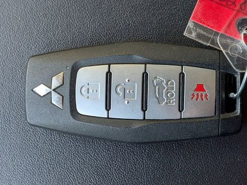 Used 2024 Mitsubishi Outlander SE image 26