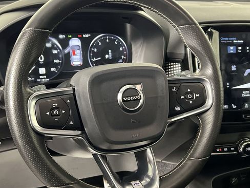 Used 2020 Volvo XC40 T5 R-Design image 11