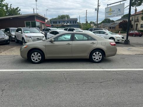 Used 2007 Toyota Camry LE FWD image 11