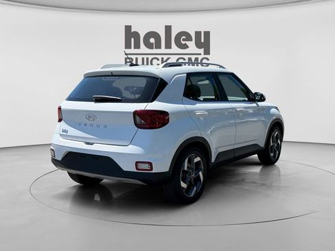 Used 2025 Hyundai Venue SEL FWD image 3