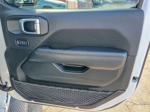 Used 2021 Jeep Wrangler Unlimited Sahara AWD/4WD image 22