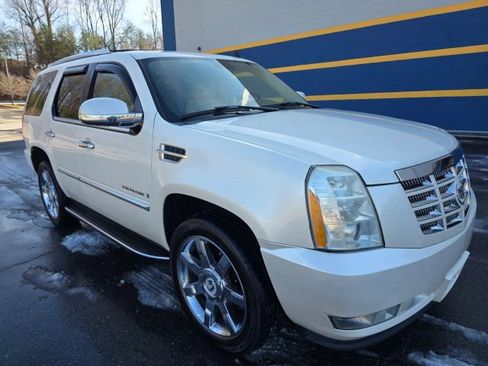 Used 2007 Cadillac Escalade AWD w/ Information Package image 3