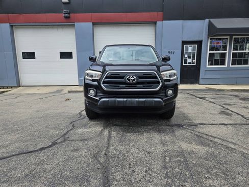 Used 2017 Toyota Tacoma SR5 RWD image 10