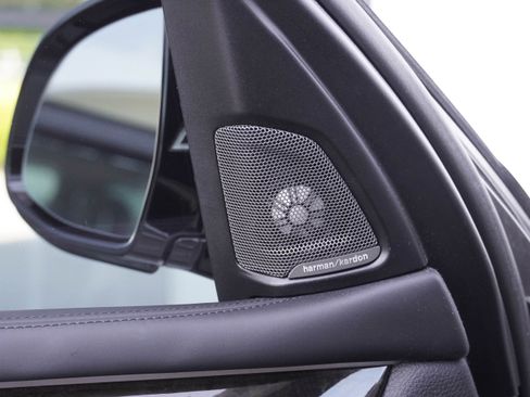 Used 2018 BMW X5 xDrive50i w/ Executive Package AWD/4WD image 16