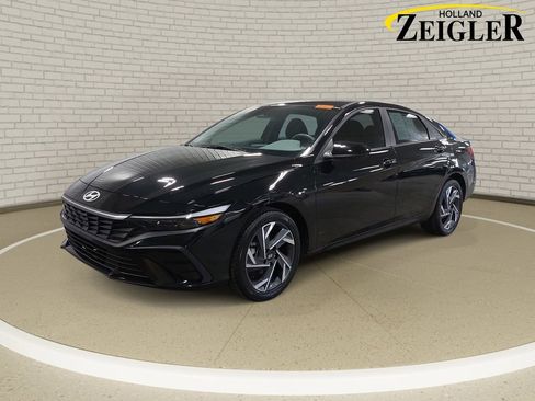 Used 2025 Hyundai Elantra Sport FWD image 1