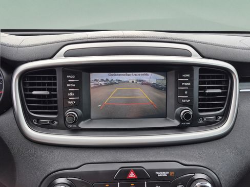 Used 2019 Kia Sorento L FWD image 23