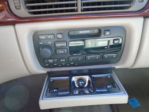 Used 1998 Cadillac De Ville image 20