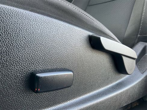 Used 2022 Chevrolet Colorado LT w/ Fleet Safety Package image 33