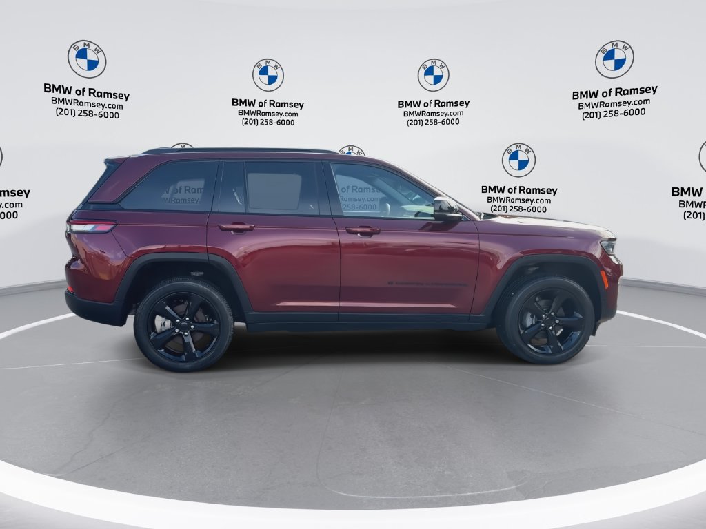 Used 2024 Jeep Grand Cherokee Altitude AWD/4WD image 9