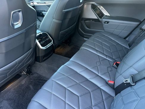 Used 2023 BMW i7 xDrive60 AWD/4WD image 15