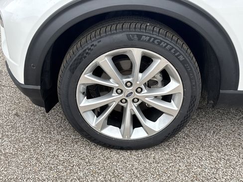 Certified 2022 Ford Explorer Platinum w/ Equipment Group 601A image 9