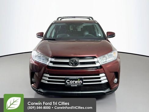 Used 2019 Toyota Highlander XLE AWD/4WD image 4