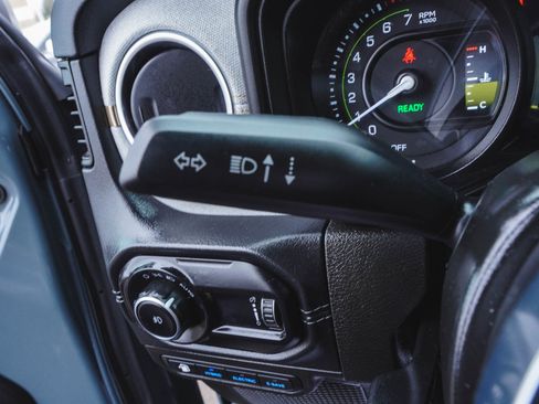 Used 2024 Jeep Wrangler Unlimited Sahara image 22