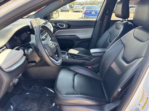 Used 2025 Jeep Compass Limited AWD/4WD image 28