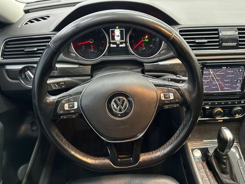 Used 2018 Volkswagen Passat 2.0T SE FWD image 24