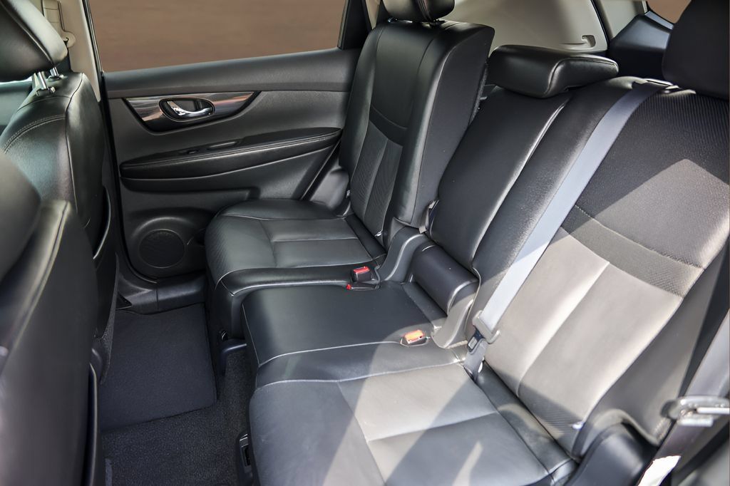 Used 2017 Nissan Rogue SL FWD image 21