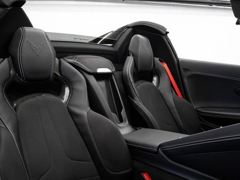 Used 2024 Chevrolet Corvette Stingray Convertible w/ 1LT image 33