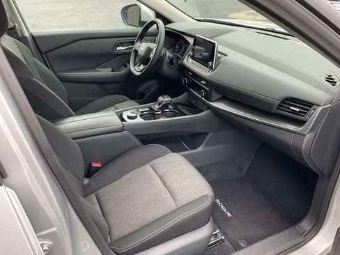 Used 2025 Nissan Rogue SV AWD/4WD image 18