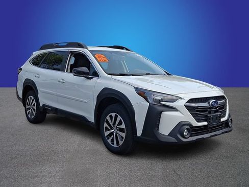 Used 2024 Subaru Outback Premium AWD/4WD image 3