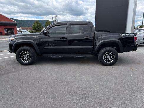 Used 2023 Toyota Tacoma TRD Off-Road w/ Technology Package AWD/4WD image 7