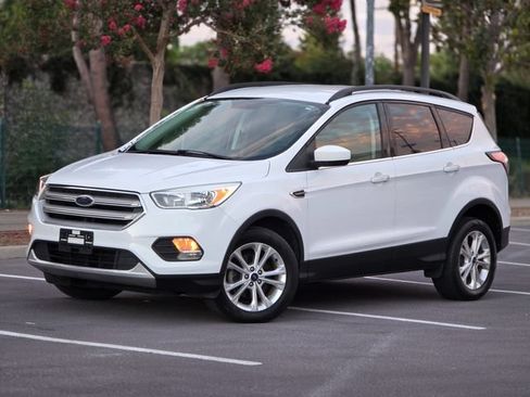 Used 2018 Ford Escape SE FWD image 15