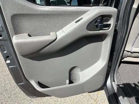 Used 2021 Nissan Frontier SV image 13