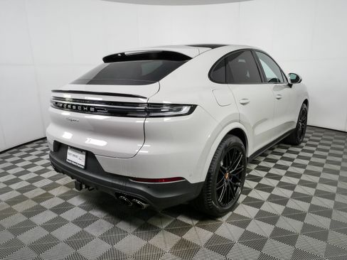 New 2026 Porsche Cayenne Coupe AWD/4WD image 31