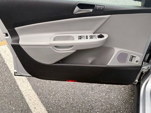 Used 2010 Volkswagen Passat Komfort image 11