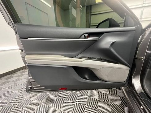 Used 2023 Toyota Camry SE FWD image 8