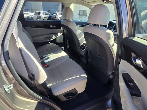 Used 2019 Kia Sorento AWD image 8