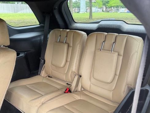 Used 2016 Ford Explorer XLT w/ Equipment Group 202A FWD image 7