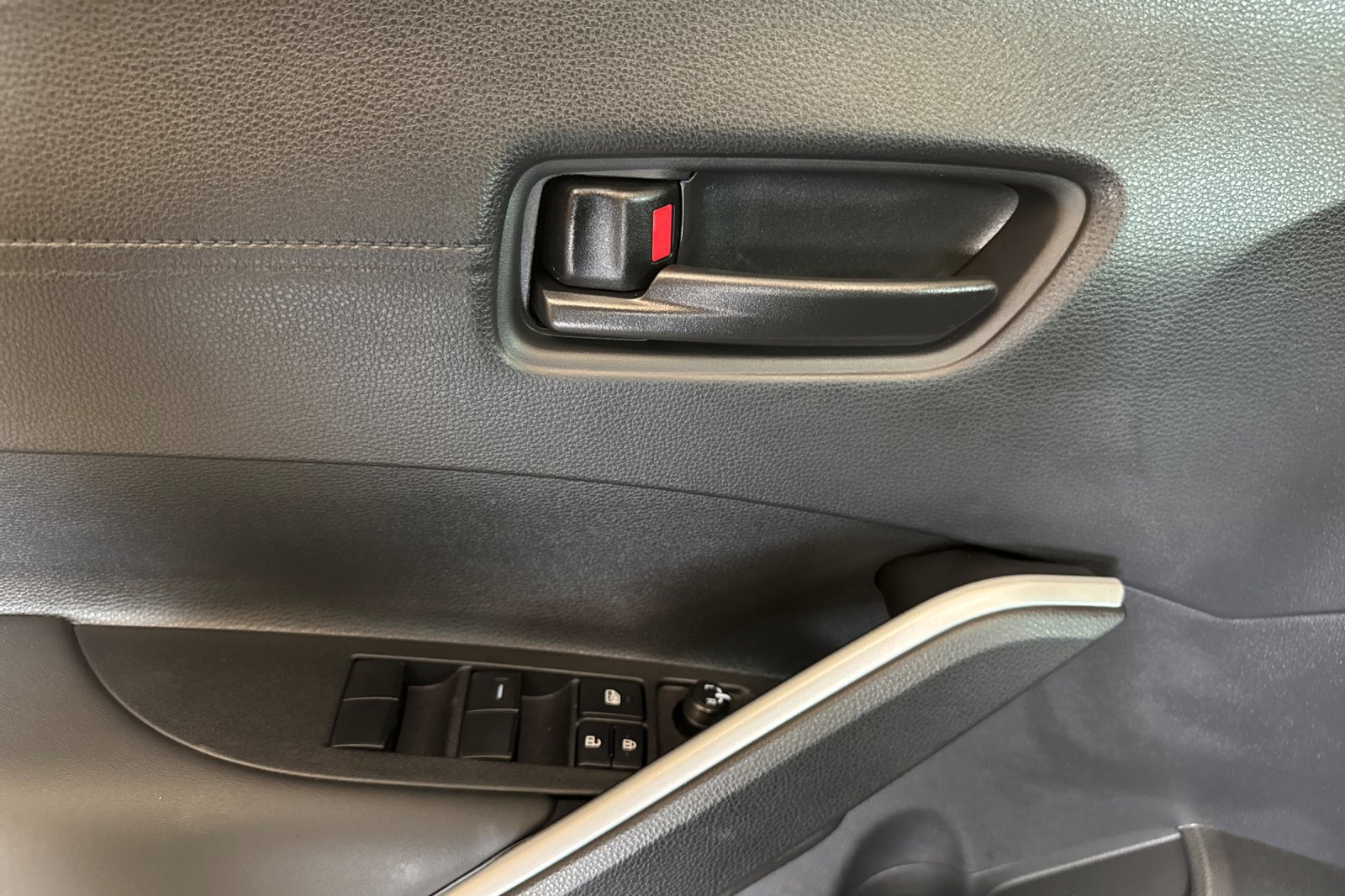 New 2026 Toyota Corolla Cross LE w/ Moonroof Package FWD image 11