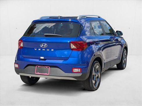 New 2025 Hyundai Venue Limited image 2