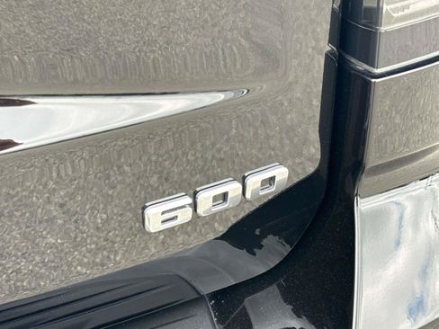 Used 2025 Cadillac Escalade ESV Sport AWD/4WD image 8