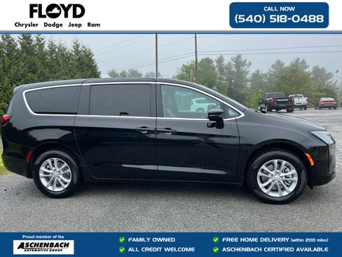 New 2027 Chrysler Pacifica Select AWD/4WD image 2
