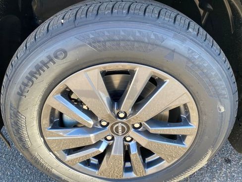 New 2025 Nissan Pathfinder SV image 27